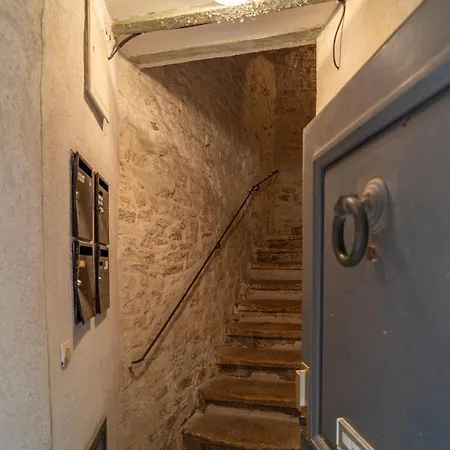 Apartamento Coeur De L'ecusson - Immeuble Privatise 6-12 Pers Nimes